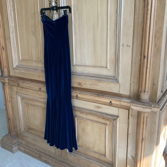 Strapless Blue Velvet Mermaid Bogdar gown - Picture 2 of 6